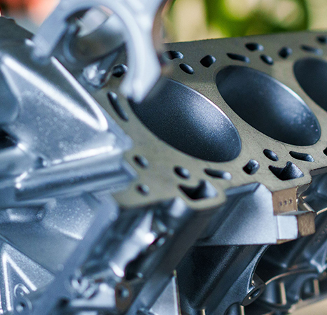 Milling, boring, drilling, and threading on aluminum engine housings — done under one roof. From raw casting to finished housing, including leak test and surface treatment.